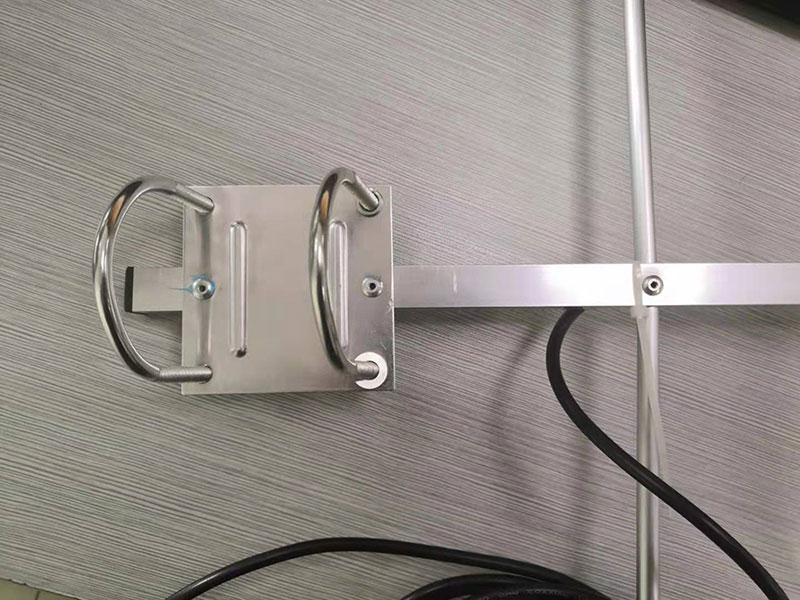 The bottom of the Yagi antenna