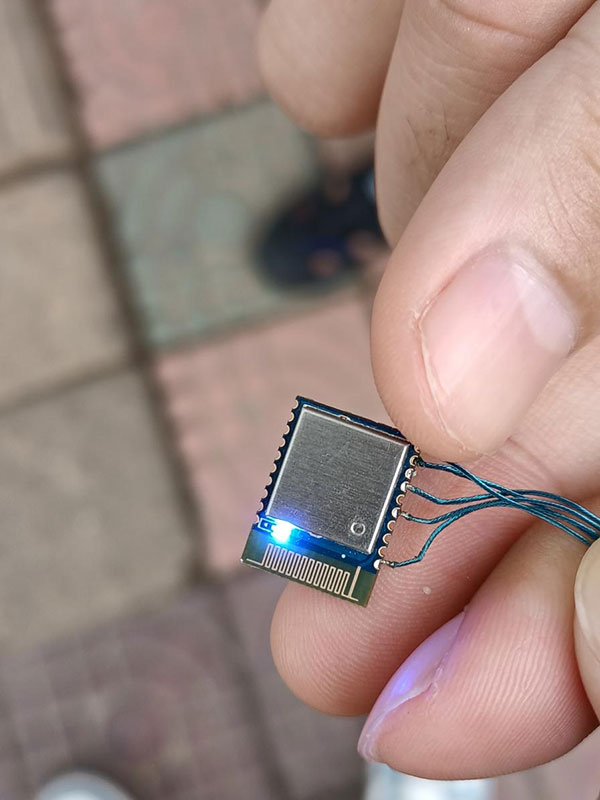 Power on the BLE module BLE5201①